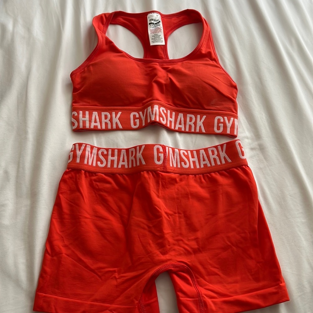 NWOT gym shark set